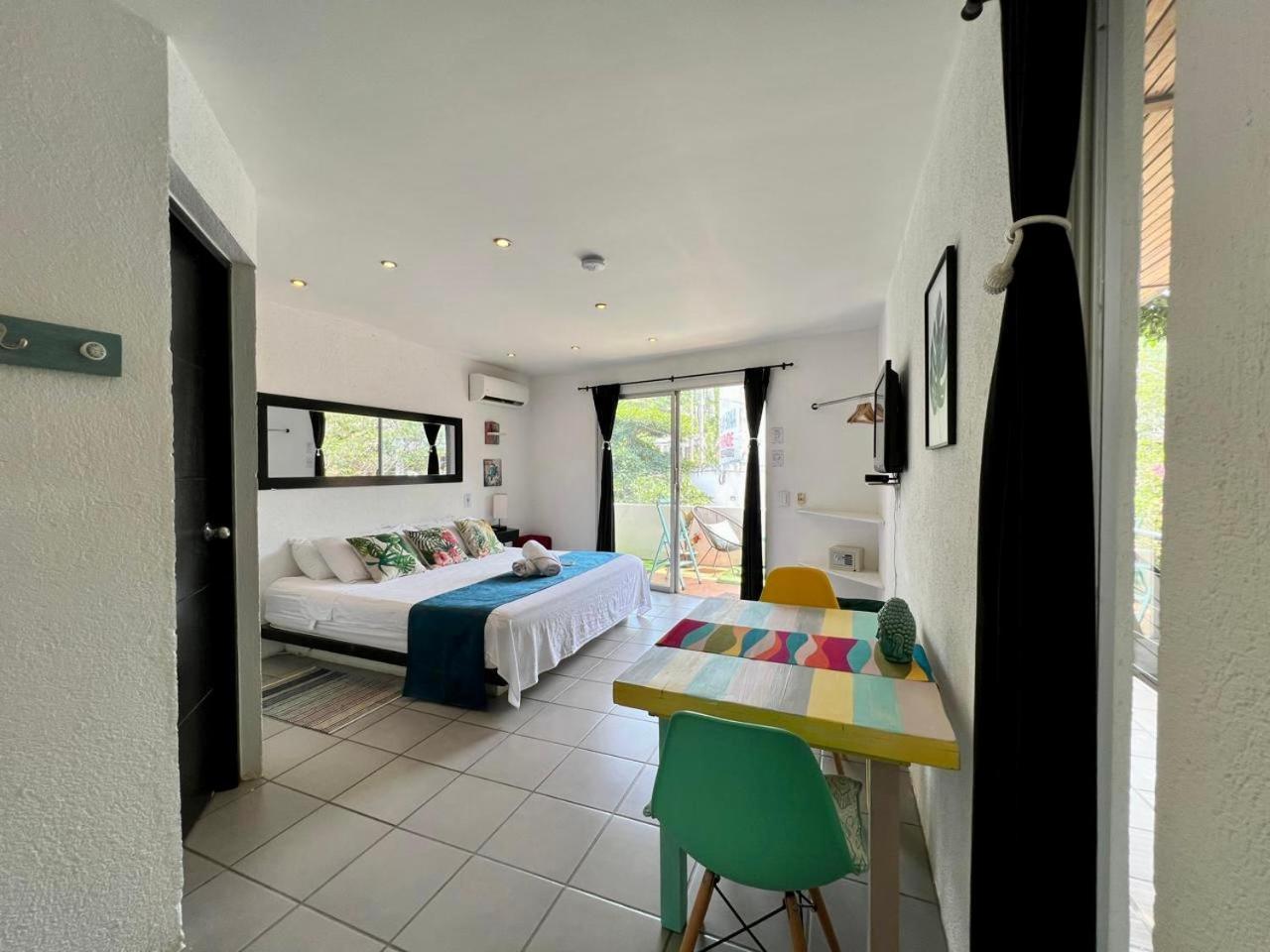 Ocean Lovers Hostel & Apartments Таганга Экстерьер фото