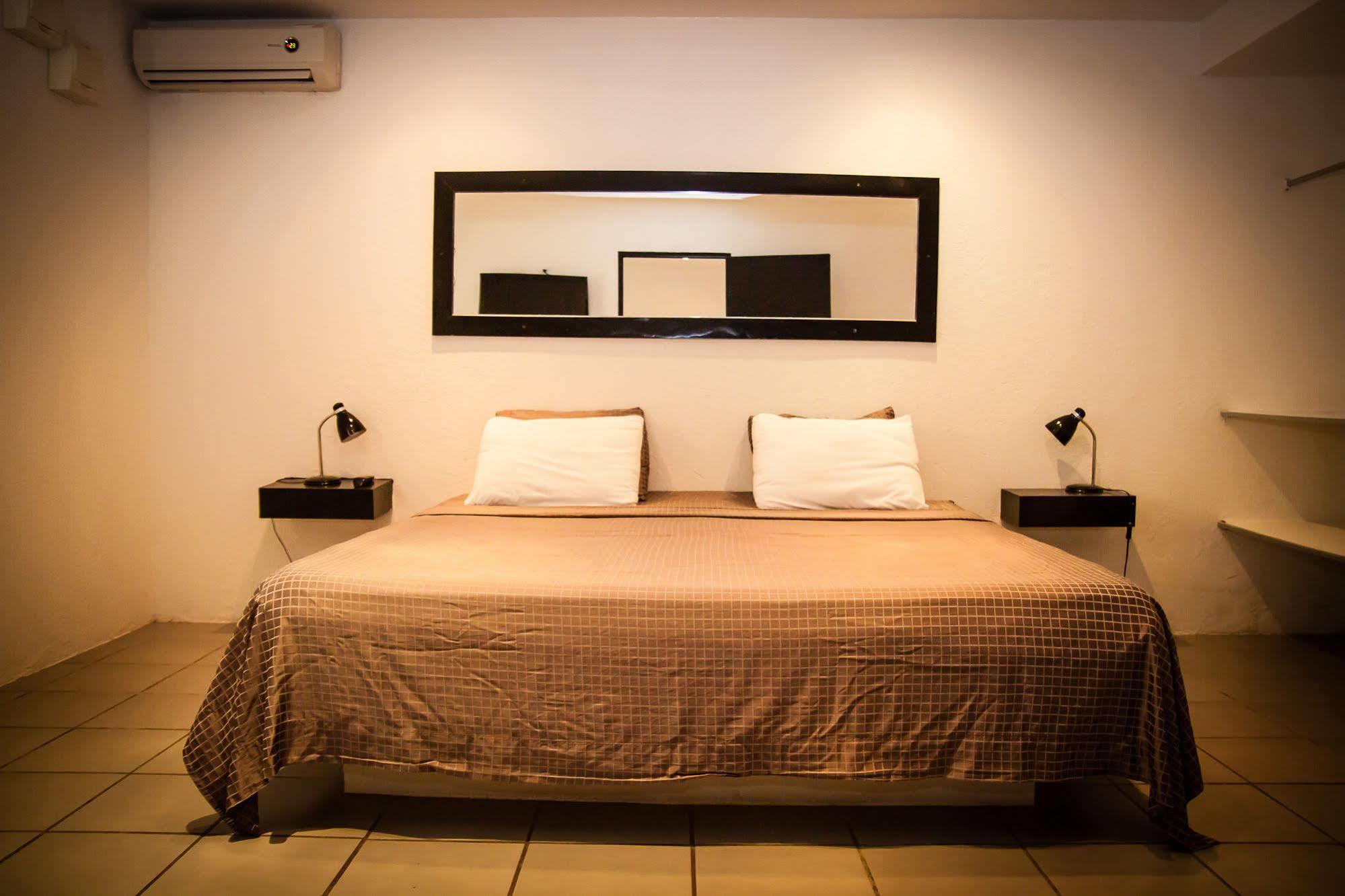 Ocean Lovers Hostel & Apartments Таганга Экстерьер фото